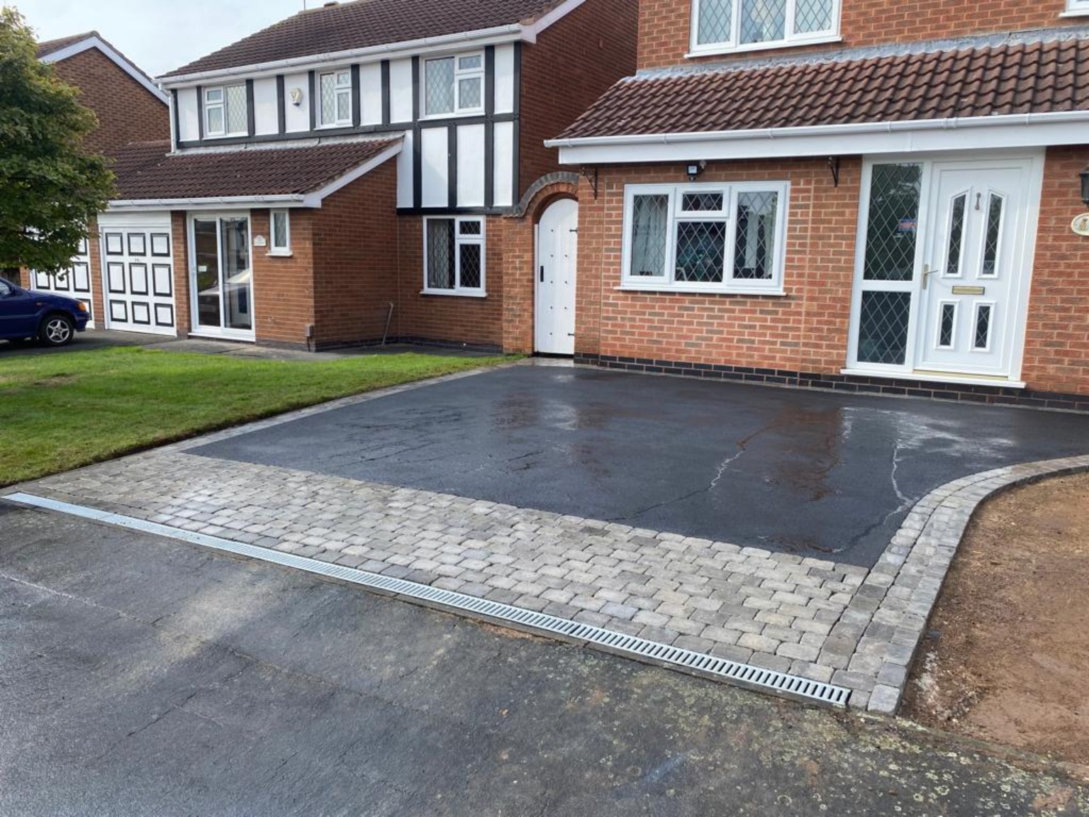 Completed tarmac driveway with block edging